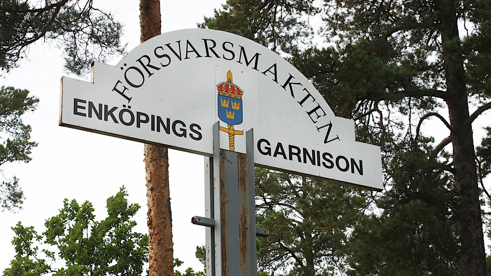 Hösten 2021 inledde SÄPO en undersökning mot en anställd vid Ledningsregementet i Enköping, för brott mot rikets säkerhet.