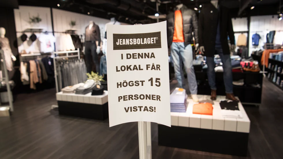 De allra flesta verksamhetsutövare följer pandemilagen, enligt länsstyrelserna. Det är allmänheten som är problemet. Arkivbild.