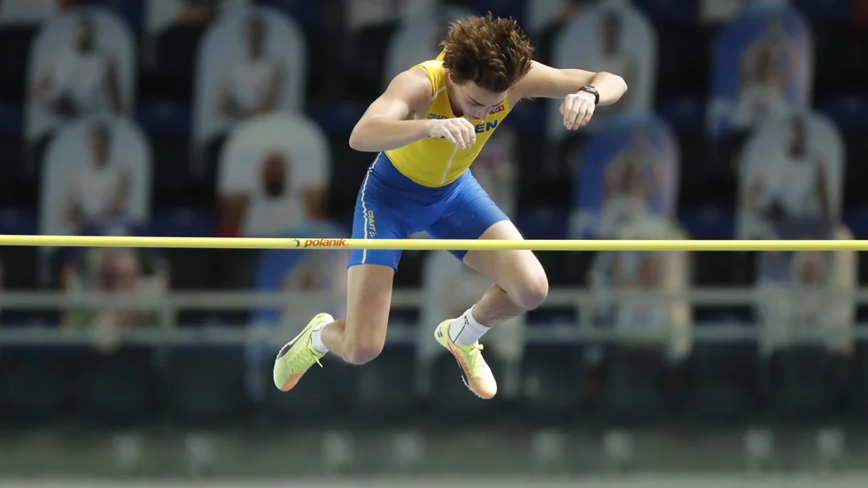 Det räckte med det här hoppet för Armand Duplantis för att klara in till EM-finalen i stavhopp.