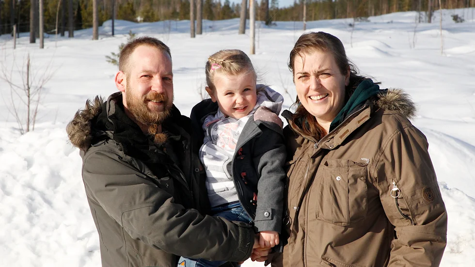 Alexander Conrad flyttade till Vidsel för ungefär ett år sedan. Några månader senare kom hans fru Esther Conrad och dottern Josephin, 4 år, till byn.