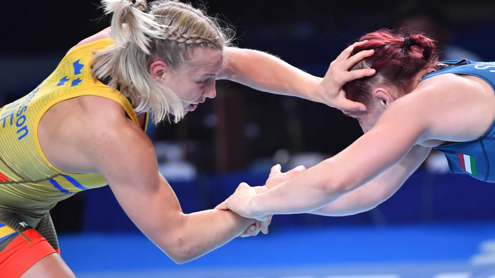 Sommarens medaljhopp i Tokyo, Henna Johansson, Gällivare SK, inledde tävlingssäsongen på bästa möjliga sätt i tävlingen i Ukraina. 