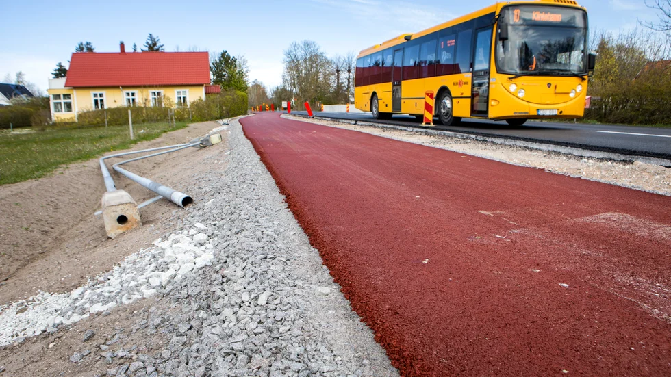 Cykelvägen mellan Västergarn och Klintehamn invigdes i somras och cyklister kan nu färdas trafiksäkert hela vägen från Visby till Klinte. Men kostnaden för projektet har ökat kraftigt.