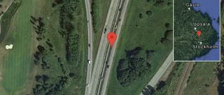 Lastbil stillastående på E4 - helt stopp i ett körfält