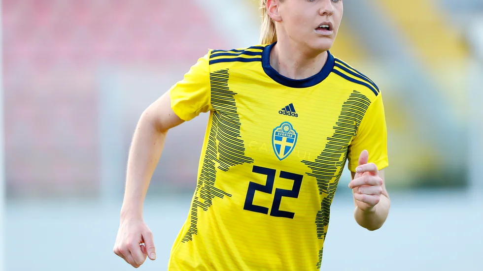 Olivia Schough, här i landslagets tröja, är tillbaka i Champions League-sammanhang. Hennes Rosengård spelar i morgon första åttondelen hemma mot S:t Pölten. Arkivbild.