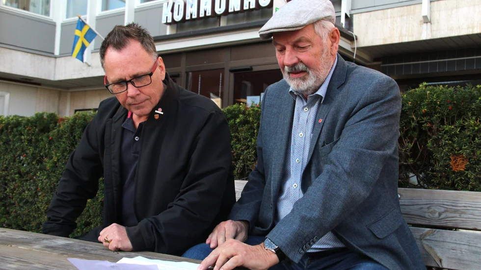 Dialogen med Centern och Liberalerna gick i kras. Därför presenterar Socialdemokraterna, Kindas största parti, en egen budget vars chanser att klubbas igenom är små.
