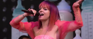 Lily Allen: Jag skriver på tre musikaler