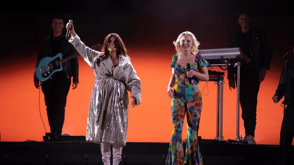 Carola och Zara Larsson under Late night concerts på Gröna Lund i somras. Pressbild.
