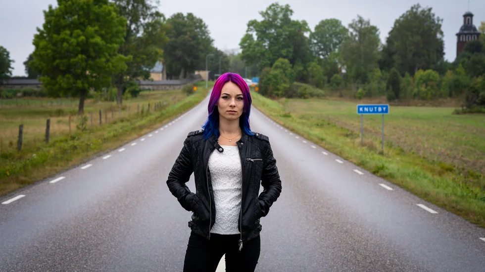 Linnéa Kuling släppte i oktober sin självbiografiska bok "Knutbyflickan" som skildrar Knutby Filadelfiaförsamling ur ett barns ögon.