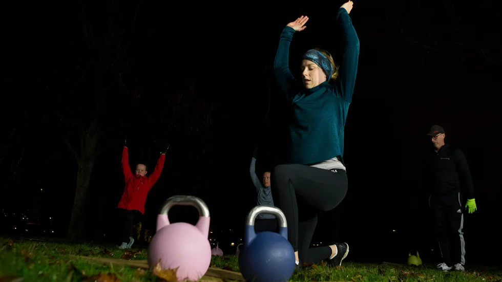 Sofie Kindmark, en av delägarna i Träningsverket, deltog själv, i tisdagens utomhuspass. Ett av fem utomhus pass de erbjuder medlemmarna som föredrar att träna utomhus i rådande tider.
