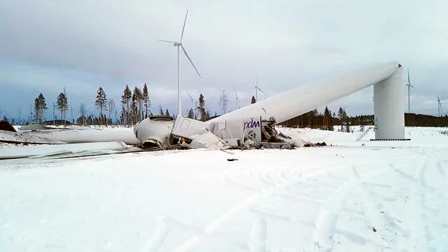 Ett vindkraftverk kollapsade vid Storklinta under natten mot söndag. Orsaken är okänd i nuläget.