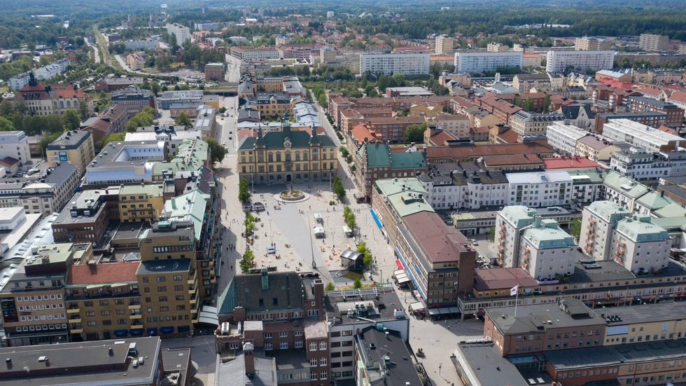 Problemet med EEM:s val av IP-Only som ny kommunikationsoperatör i stället för tidigare Fibra AB är dock att det nu bara finns dyrare alternativ att välja bland. Skriver 