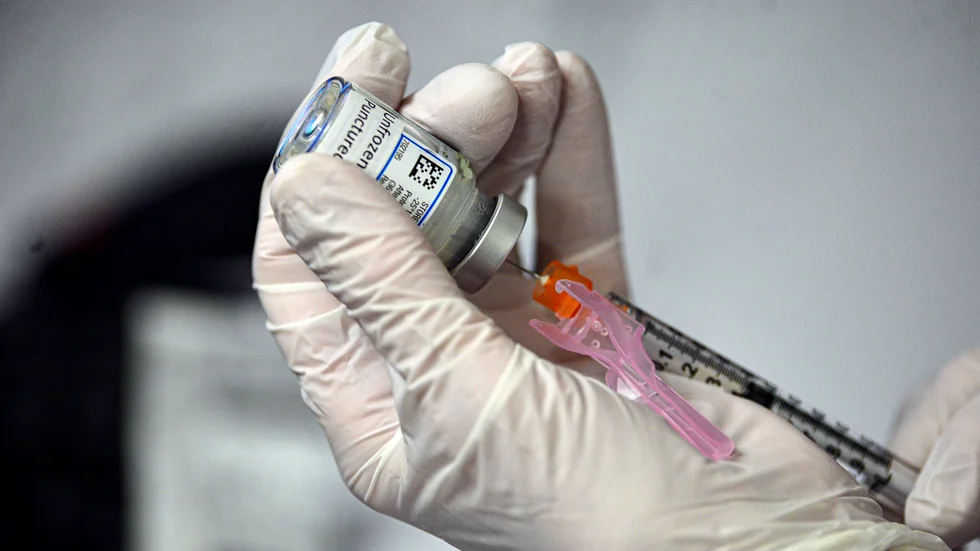 Brittiska forskare ska undersöka vad som händer om man tar olika vacciner mot covid-19 vid dos ett och dos två.