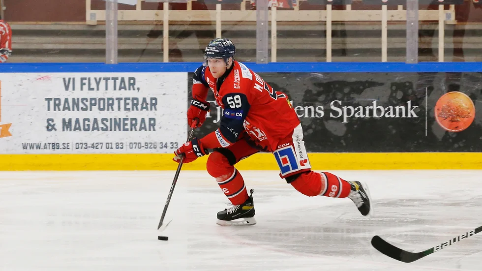 24-årige Marcus Davidsson spelade 23 matcher för Västerviks IK säsongen 20/21.
