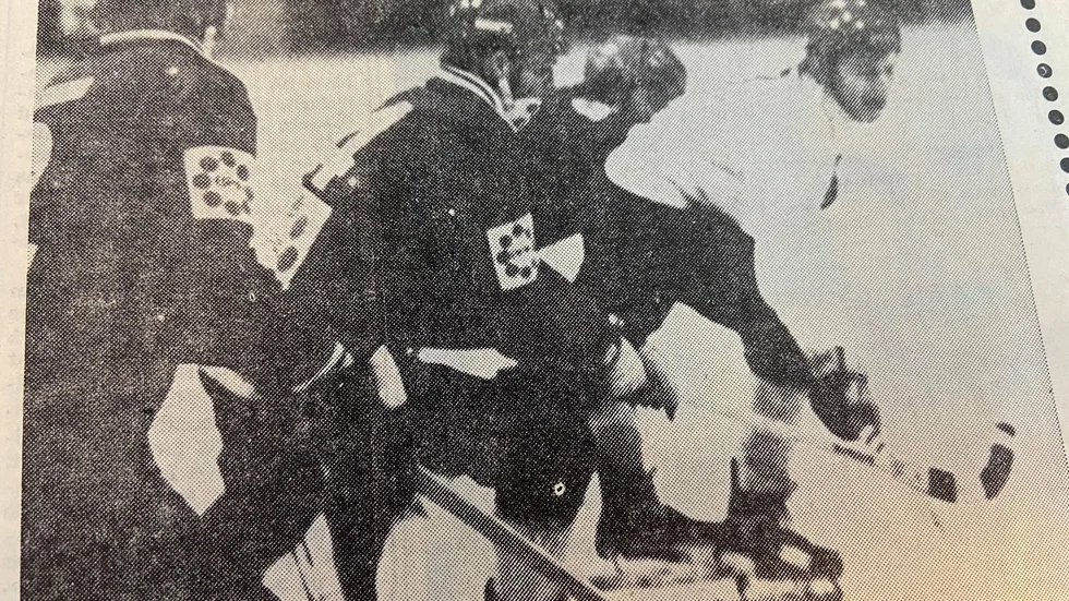 Kuriren för 50 år sedan: Typiskt för den här matchen: tre Värmbolsförsvarare (Arne Eklöf, Lars Fredriksson och Erik Norin) räcker inte till för att stoppa en Siriusforward (Göran Angesten). Förlusten kostade också Värmbol en plats i allsvenskan.