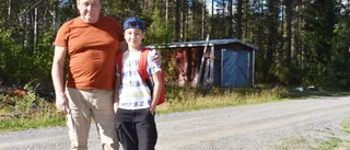 Kan inte bo kvar hos pappa efter beslutet om skolskjuts: ”Förlorar nästan all tid med min älskade son”