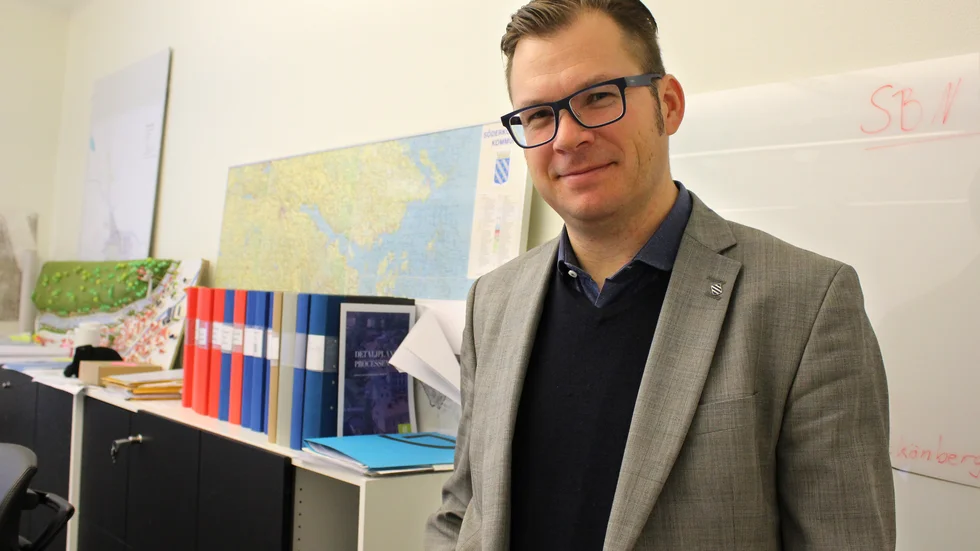 Efter 6,5 år som samhällsbyggnadschef i Söderköping får han samma jobb i Mjölby. 1 maj börjar han där.