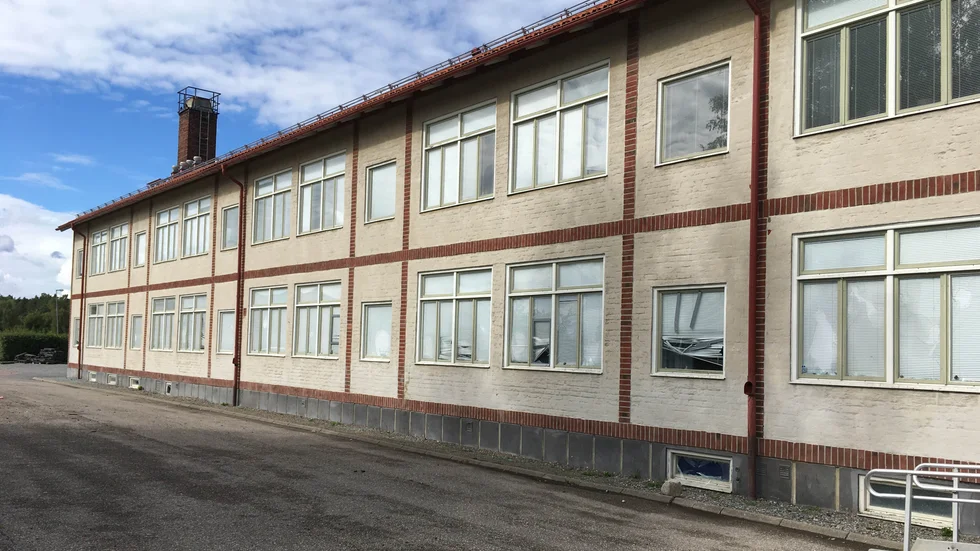 Det måste bli ett stopp på denna fullständigt onödiga vandalisering. Skriver Björn Karlsson och Linda Hefvelin, SD Strängnäs.På bilden Stallarholmsskolan.
