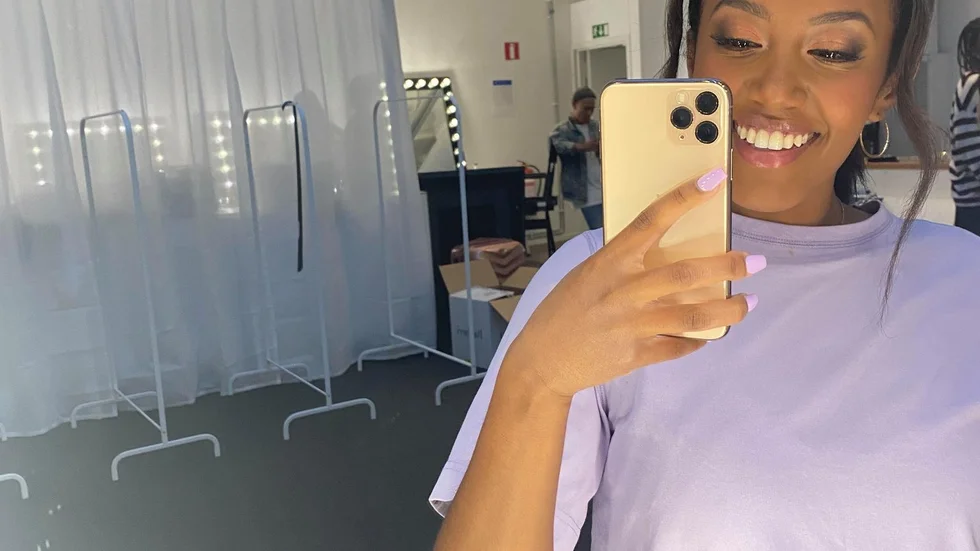 Nadja Holm fick lovord av samtliga jurymedlemmar efter hennes uppträdande i tisdagens avsnitt av kvalveckan i Idol 2020.  Här backstage innan sändning. 