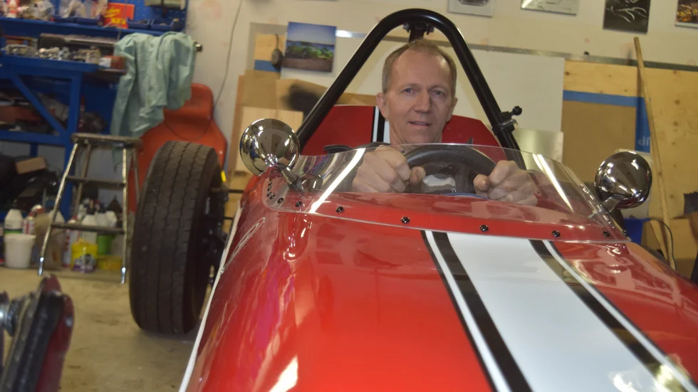 Thomas Lundström har framgångar med sin Formel Vee. Racing plats Burträsksföraren ligger tvåa totalt i sin serie med två tävlingar kvar.
