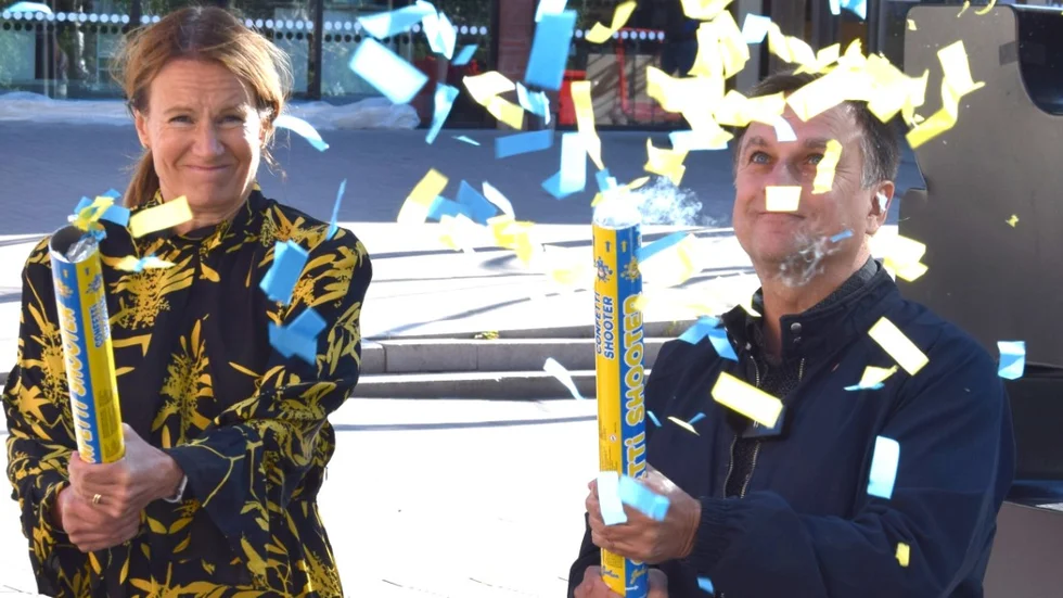 Skellefteå firar 175 år den 11 september 2020. Kristina Sundin Jonsson, kommunchef, och Lorents Burman (S), kommunalråd, sköt konfetti. 