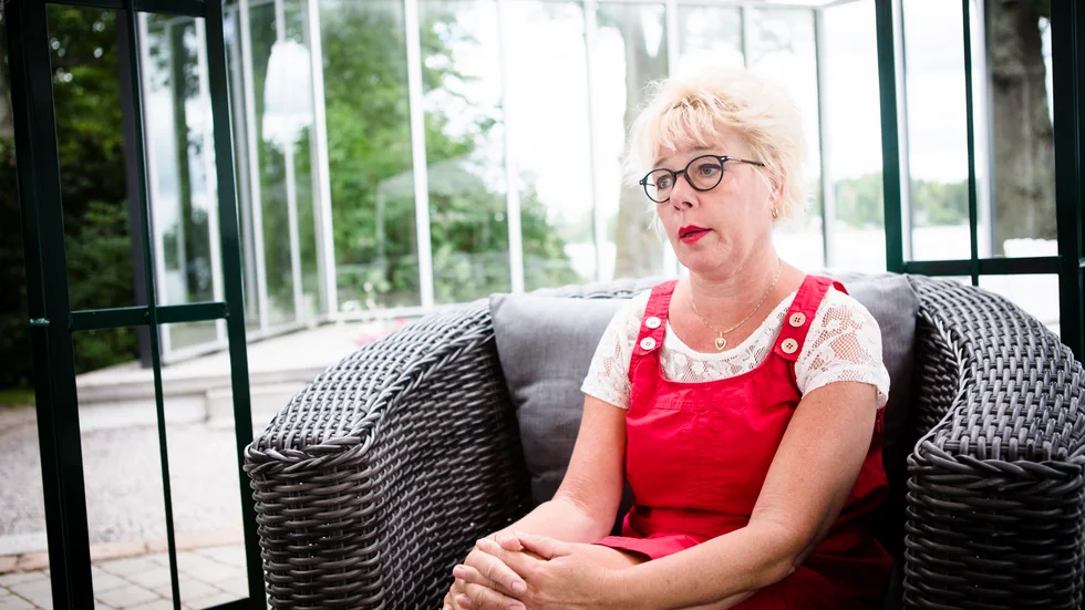 Lotta Back (V) är en av dem som varnar för att vården har blivit till en marknad.