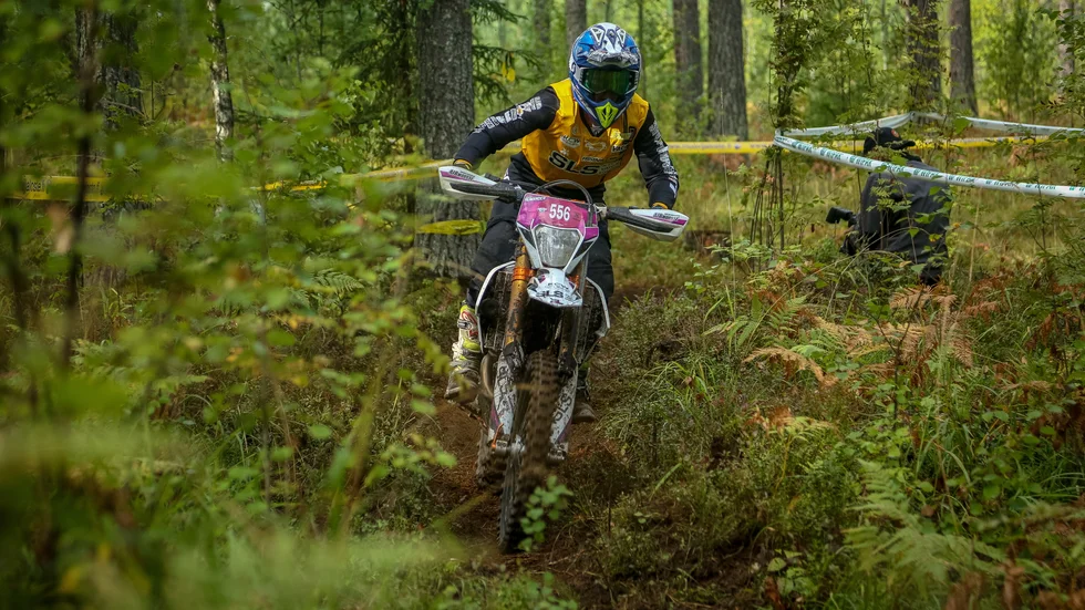 Martina Reimander är inblandad i en häftig kamp om SM-guldet i enduro.