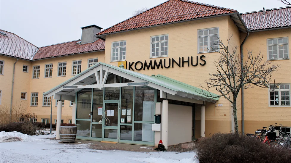 Efter att ha mätt antalet spontana besök i kommunhuset har Vadstena kommun beslutat att stänga receptionen. 