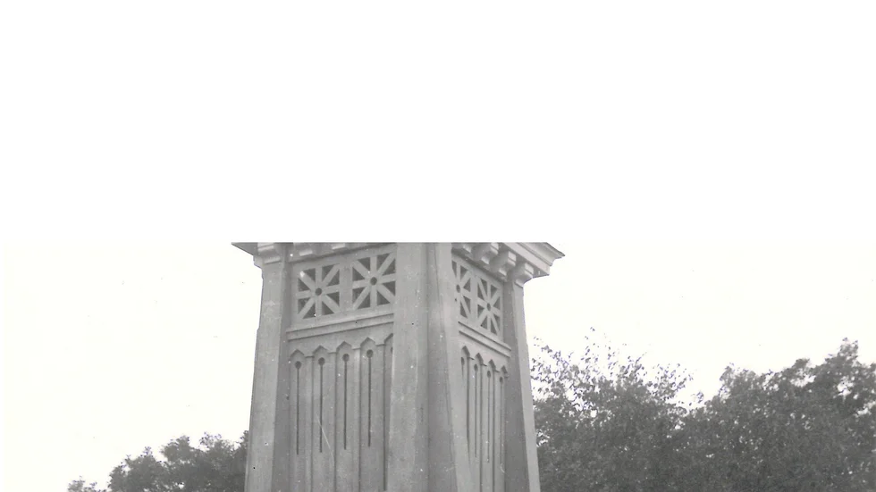 En bild vid Klockstapeln från cirka år 1900 med från vänster August Lundh (valsmästare) med sönerna Carl och vid cykeln Paul. Bilden ingår i Eric Larsons fotosamling i kommunarkivet.
