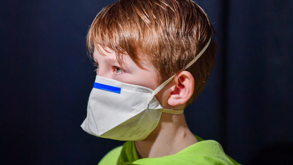 Tyvärr styrs smittskyddsåtgärderna av det Folkhälsomyndigheten säger, inte av de fakta som FHM har. Detta har gjort att man inte vidtagit nödvändiga smittskyddsåtgärder i skolan, skriver Claus Röyem.