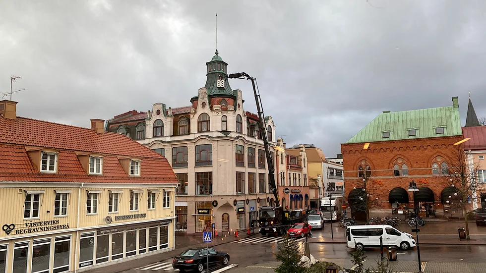 En vattenläcka i taket på Enanderska husets torn föranledde den oväntade insatsen.