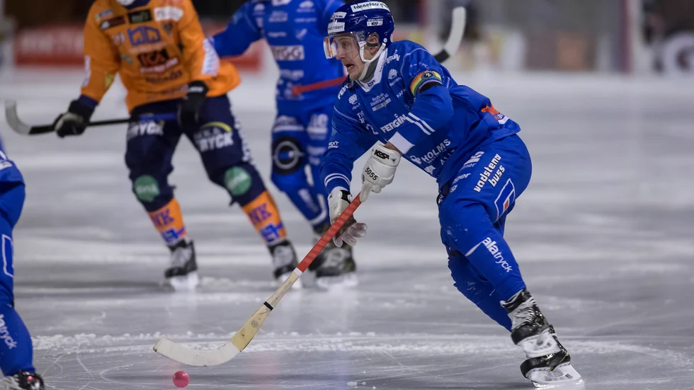 Lagkaptenen Fredrik Lönn anförde sitt lag mot Bollnäs i en match där segern var blåvit ur flera bemärkelser. Många var delaktiga i IFK Motalas starka vändning.