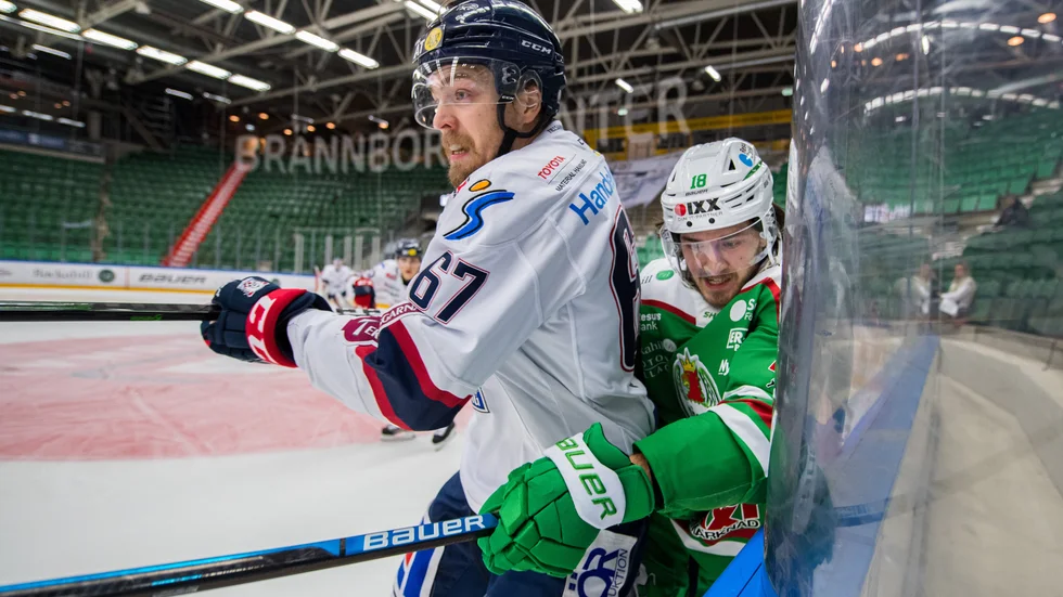 Jarno Kärki gjorde LHC:s första mål i matchen. 