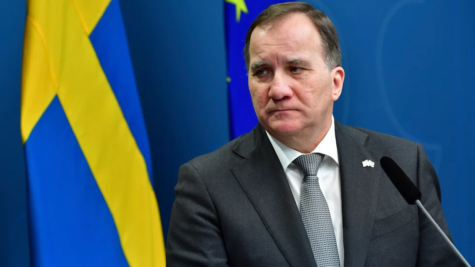 Statsminister Stefan Löfven (S) får kritik efter julshopping.