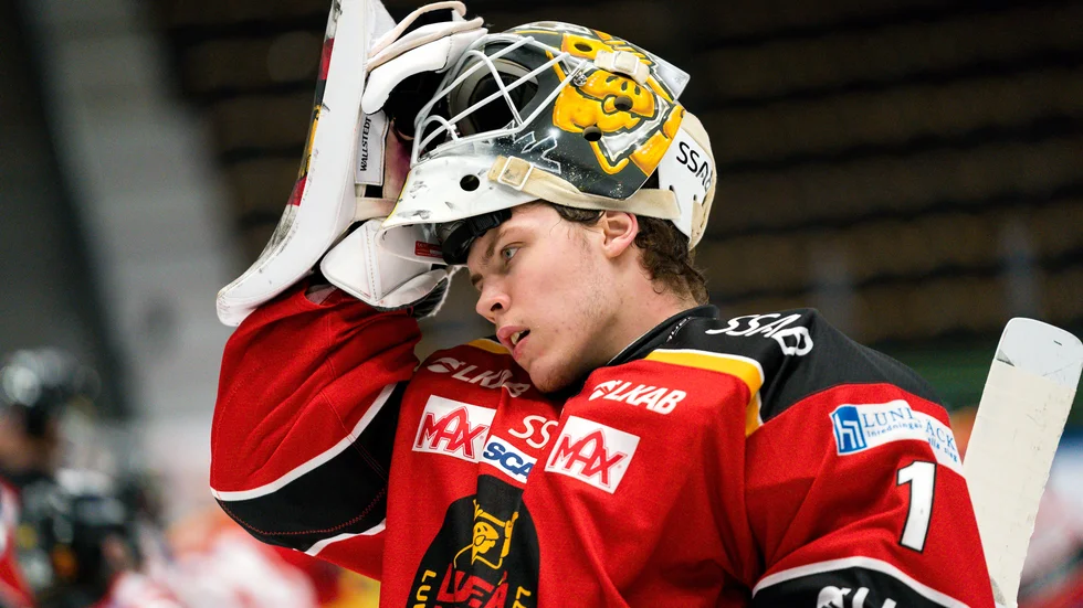 Jesper Wallstedt är tillbaka mellan stolparna.