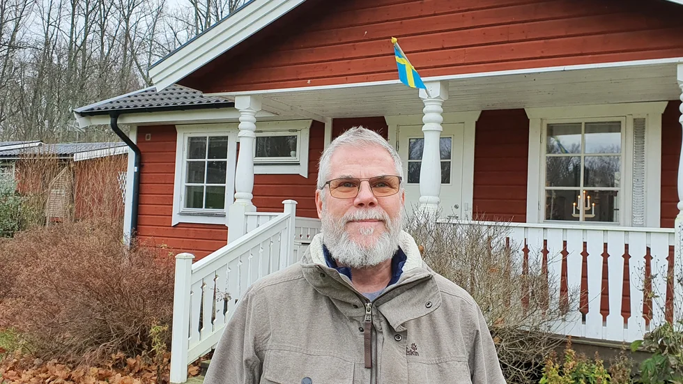 Christer Gerhardsson, som har fritidshus på Ringsö, har hjälpt Telia med att få fastighetsägare på ön att teckna sig för FWA-anslutning. Drygt 80 fastighetsägare kommer att ansluta sig.