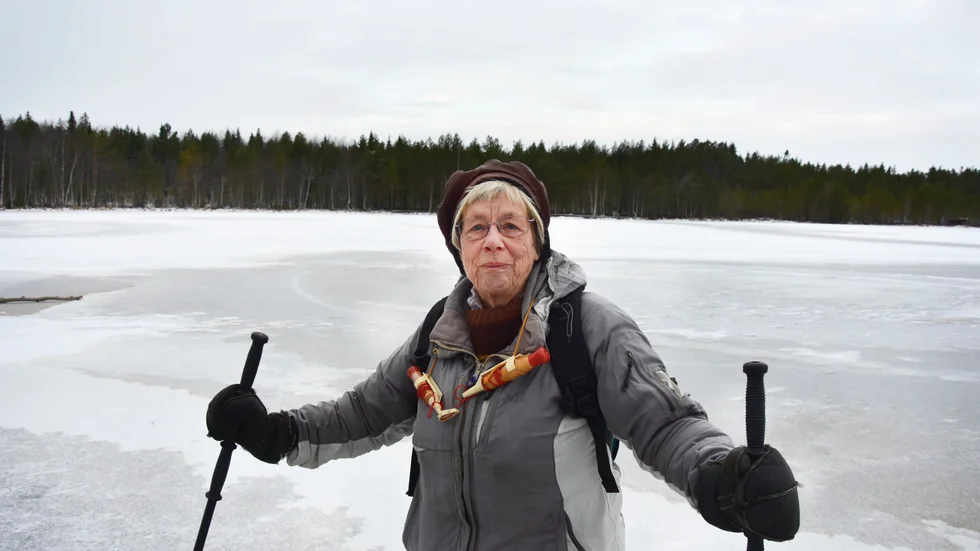 Det gäller att tänka på säkerheten som långfärdsskridskoåkare. Ispiggar är ett måste.