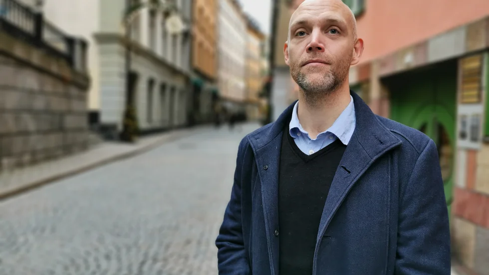 Petter Hällberg, nationalekonom på Medlingsinstitutet, berättar att åtta års löneökningar ätits upp i ett nafs.
