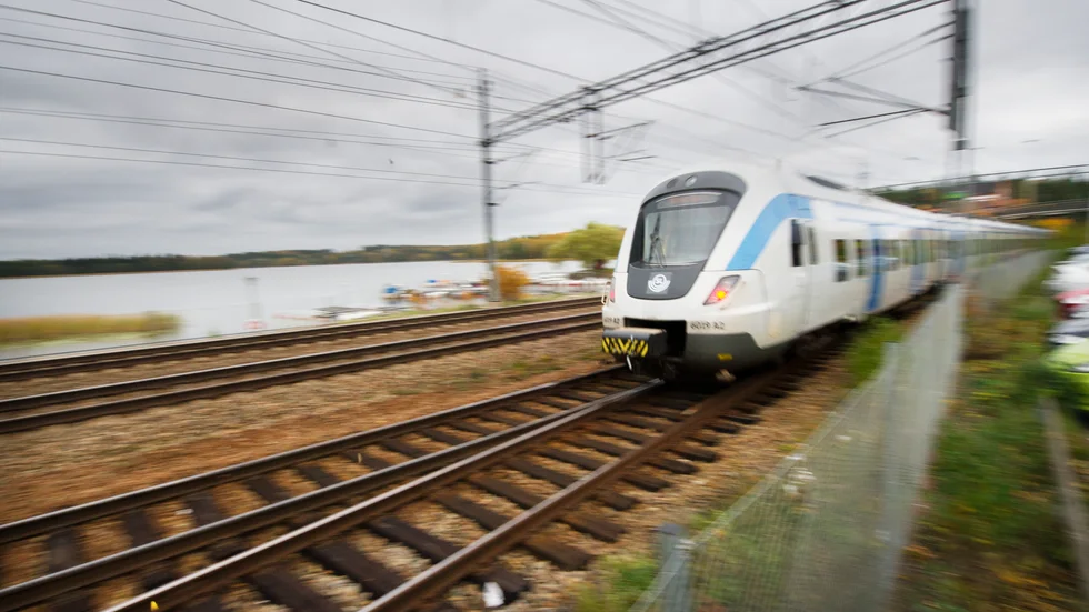 Tågtrafiken mellan Eskilstuna och Strängnäs stoppades tidigt på fredagseftermiddagen.