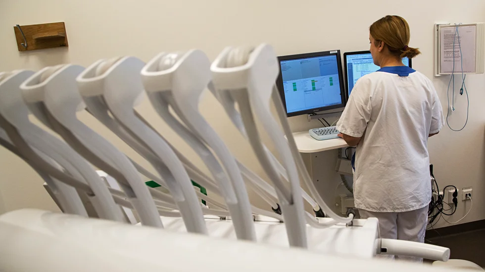 Förra året betalade nästan varannan patient ett pris som avvek från referenspriset med nästan tio procent.