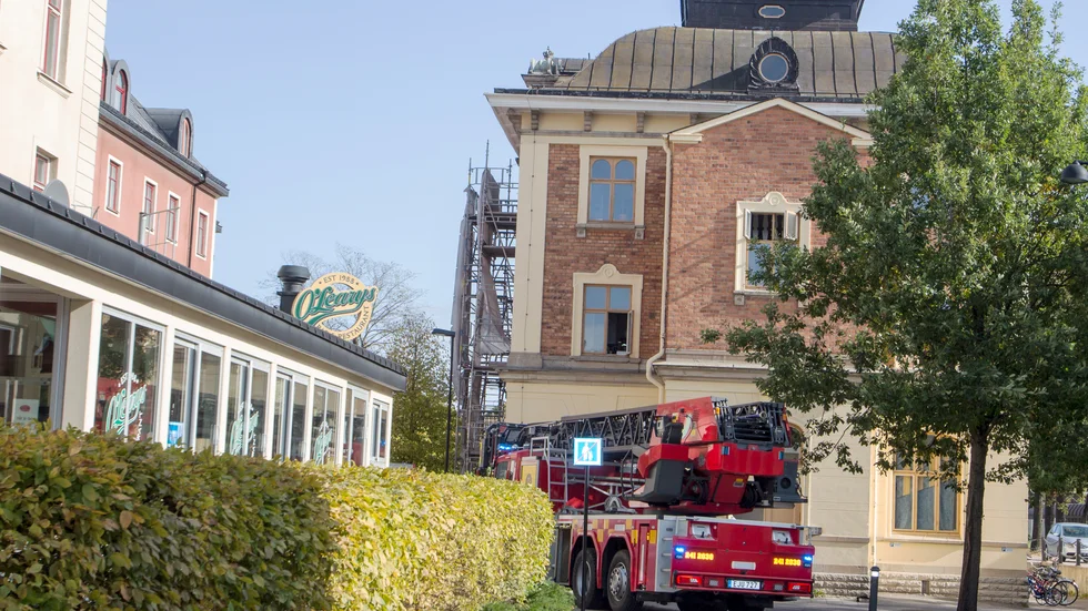 Räddningstjänst var snabbt på plats på Postgatan och kunde ventilera ut röken efter köksbranden. 