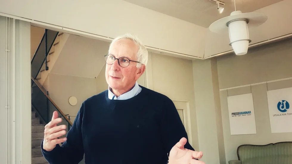 Sigtunabon John Steinberg är författare till ett 50-tal böcker inom skola och pedagogik. Han har fått sitt doktorsexamen i Uppsala universitet. 
