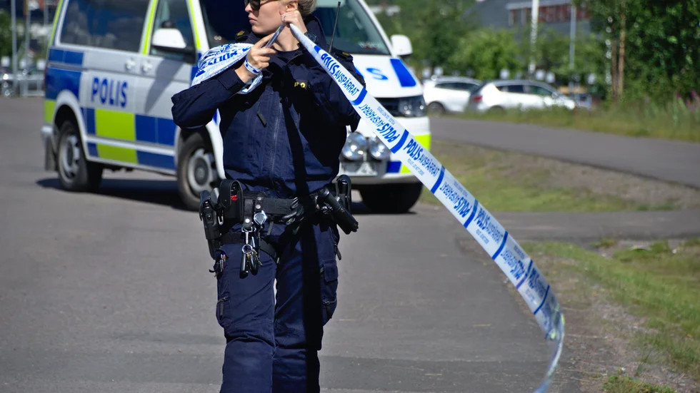 Den 15 juli mördades en man ombord på en av Kiruna lokaltrafiks bussar. Samma dag åtalades en man som misstänks ha legat bakom dådet för olaga hot. 