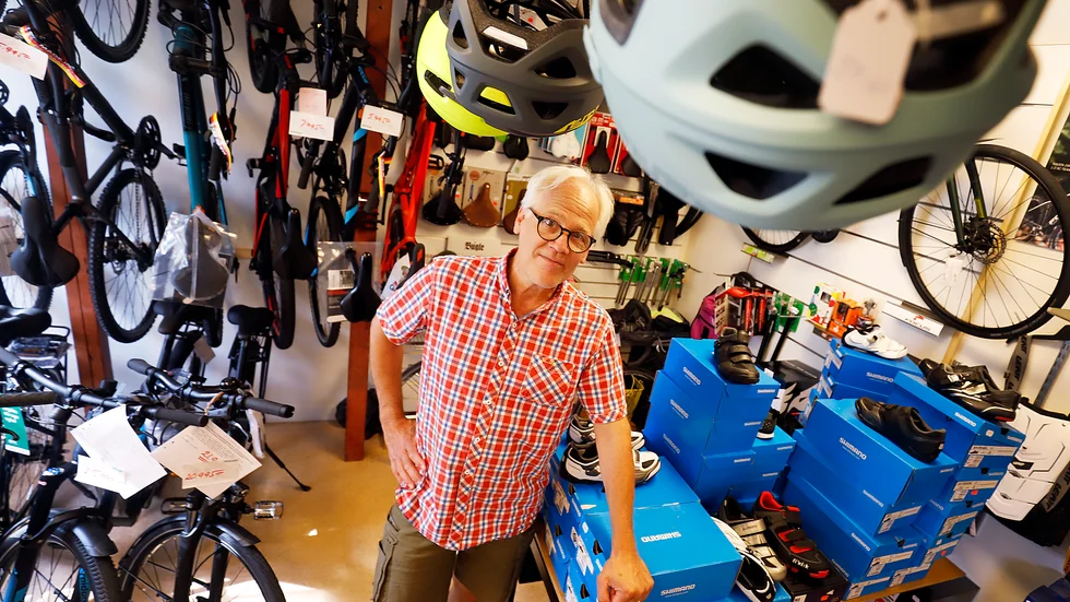 Sune Forsblom, som driver Forsbloms jakt och cykel i Åkers  Styckebruk, har märkt av en ökad efterfrågan på både cyklar och outdoorprodukter.