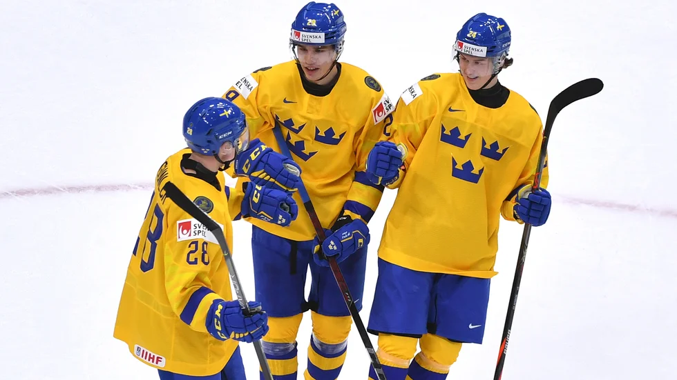 Noel Gunler jublar efter ett av sin två mål mot Östterrike.