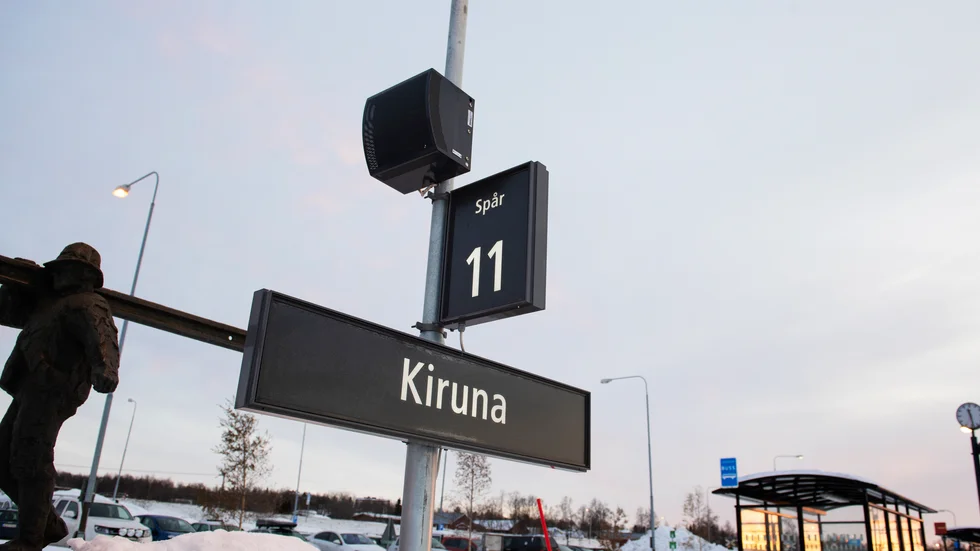 Skribenten lämnar Kiruna, missnöjd med hur kommunen styrs.