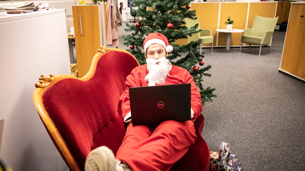 Har man riktig tur kommer tomte-Nisse att bjuda på sitt hemliga recept på gubbröra. För den som hänger med i julchatten på Helagotland.se alltså.
