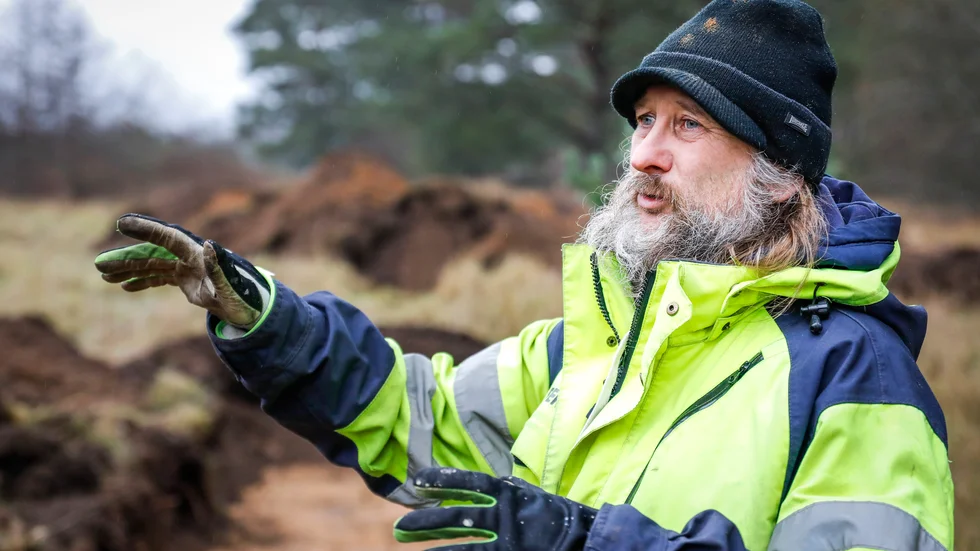 Arkeologen Per Widerström ska göra en undersökning längs med den tilltänkta GGN-banan i Hejdeby. 