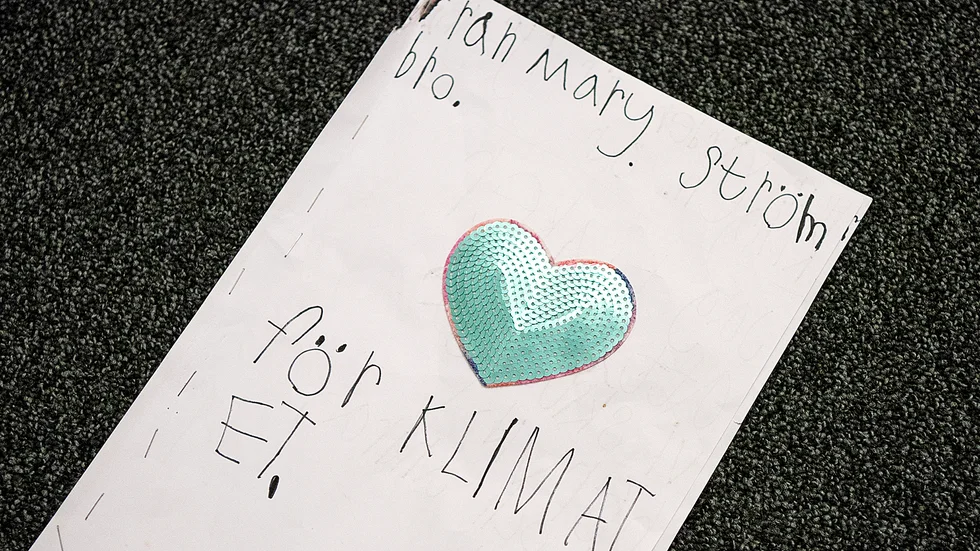 Mary Strömbro, 7 år, tycker att vi skräpar ner alldeles för mycket.