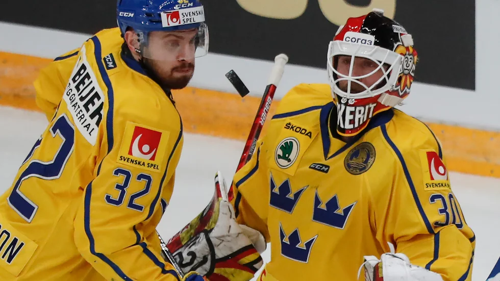 Målvakten Anders Lindbäck höll Tre kronor kvar i matchen.