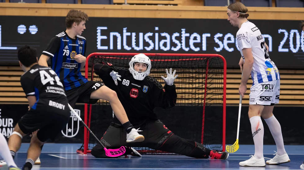 Jacob Pettersson tillhör Storvreta men är utlånad till Sirius där han gjorde debut mot Helsingborg. Han storspelade, särskilt i den första perioden, men det hjälpte inte, Sirius förlorade med 9–4.